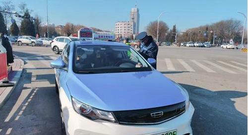 大同23辆违规出租车被罚,鞍山13辆出租车被曝光