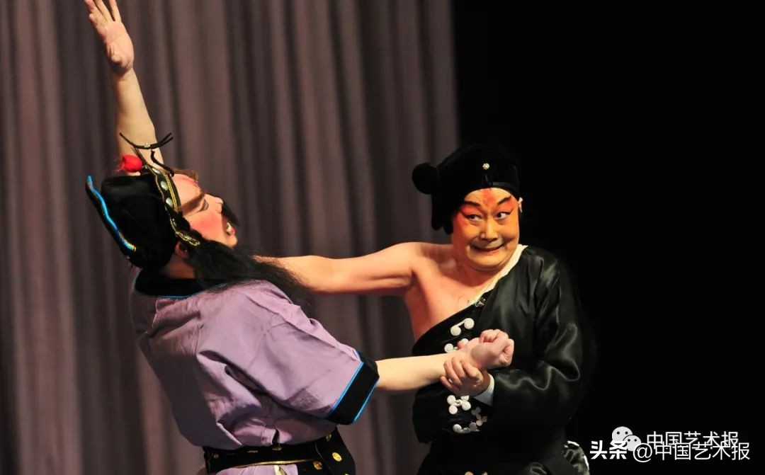 杩欎釜灞曡涓轰粈涔堜細闇囨捈浜哄績,杩欎釜灞曡鎵撶牬鑹烘湳鍜岀敓娲荤殑鐣岄檺