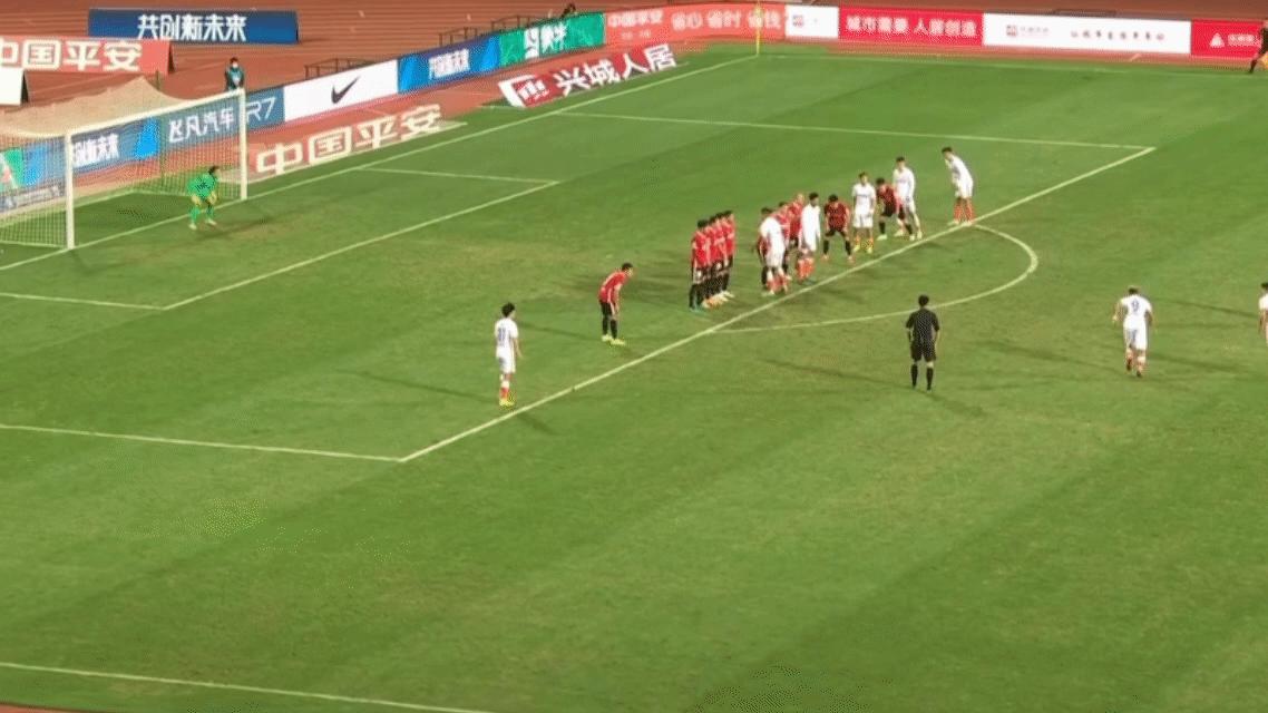 中超三镇vs泰山错失机会,中超争冠悬念再起完整版