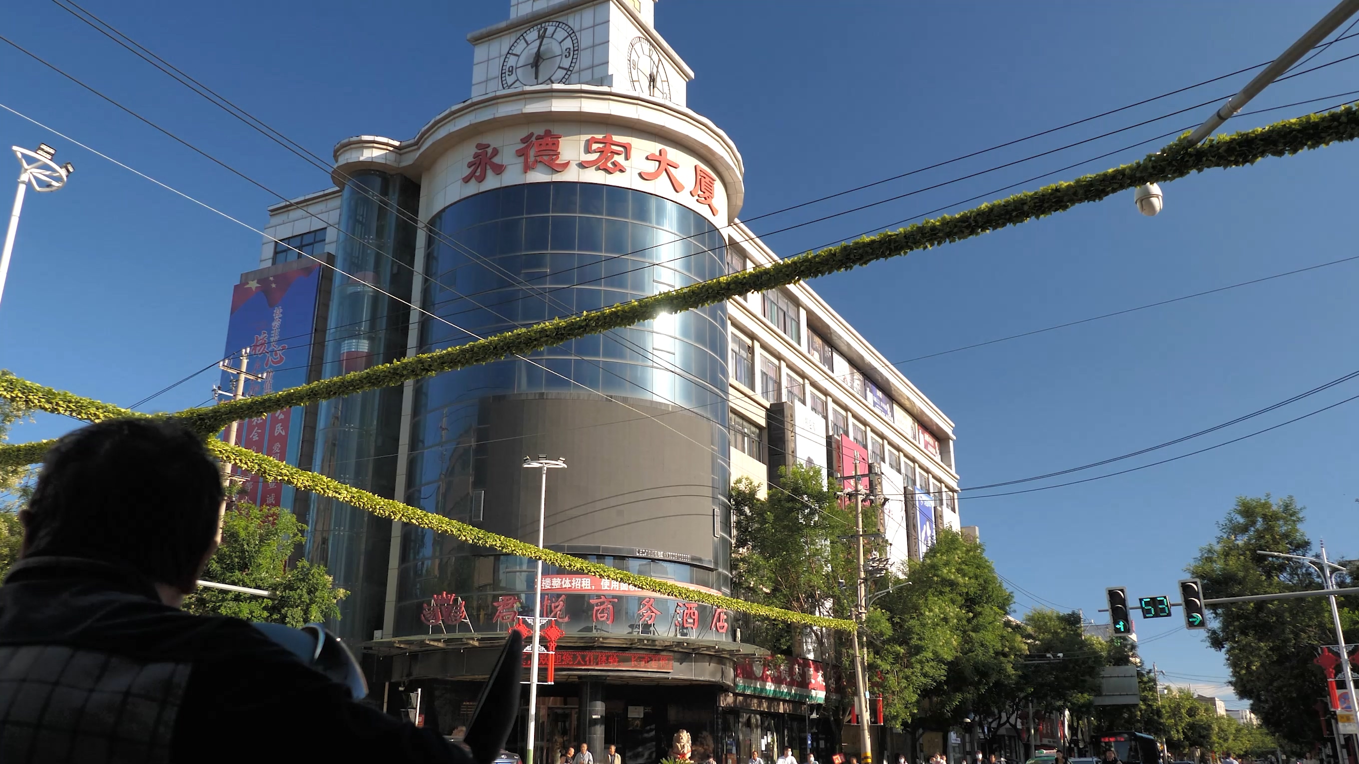 坐在金山上的长武县却过着穷日子如今刚起跑就取胜县城未来可期