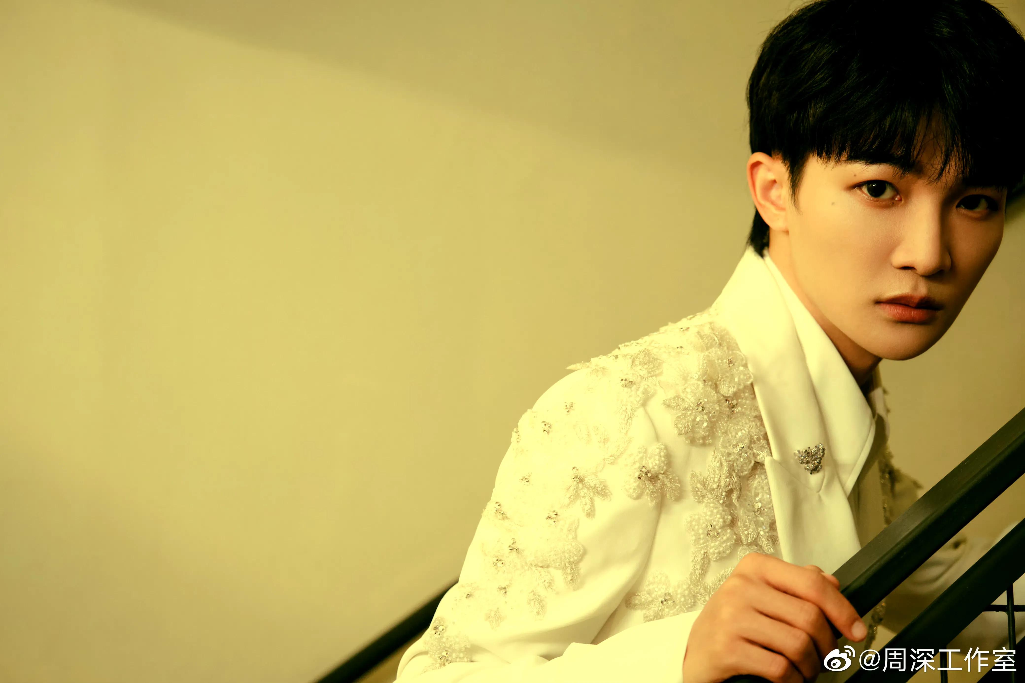 周深年收入多少亿,三剑客周深播放量破亿视频