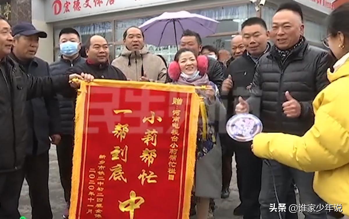 一个平板4000块，学校抽了3600。明明可以直接抢钱，还给了个平板