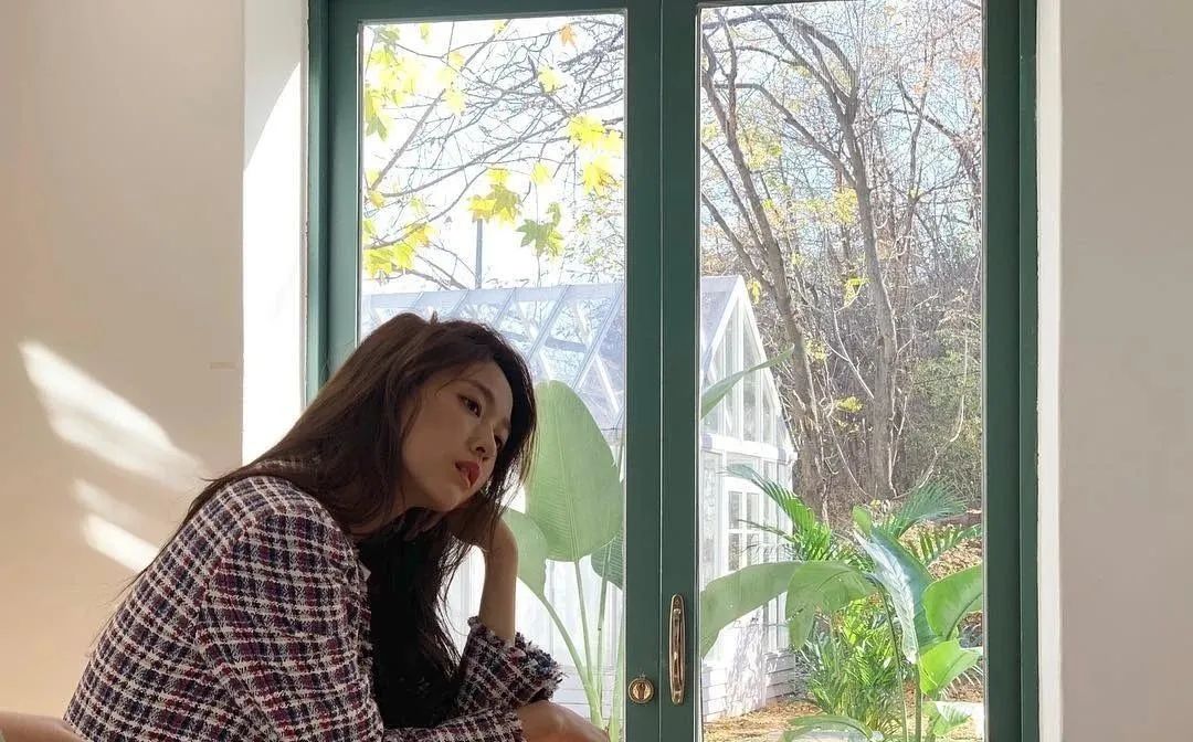 被网友称为“韩国最强肉体”身材演技在线的金雪炫还热衷慈善事业