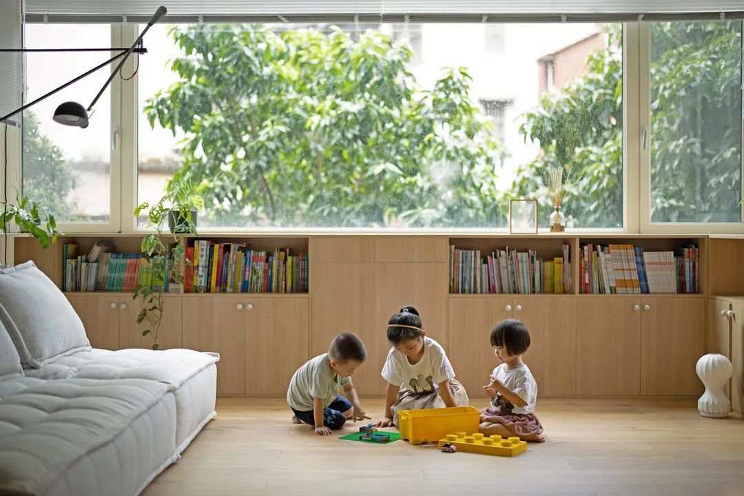 这对夫妻很有眼光，坚持在客厅加张床，实用性只增不减，晒晒