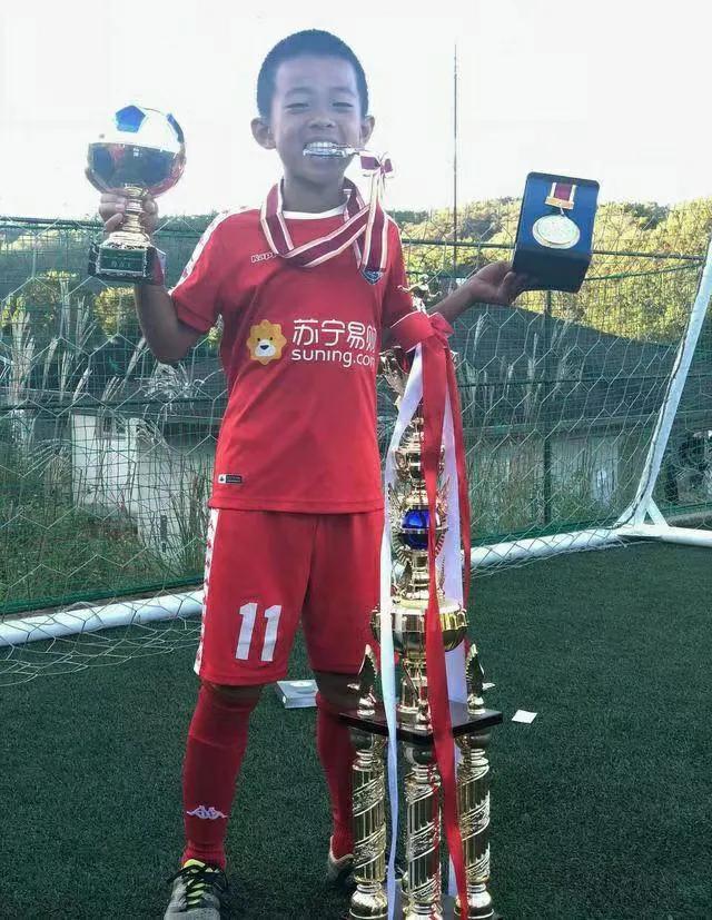 放弃北大加入青训,放弃清华选择国外青训足球