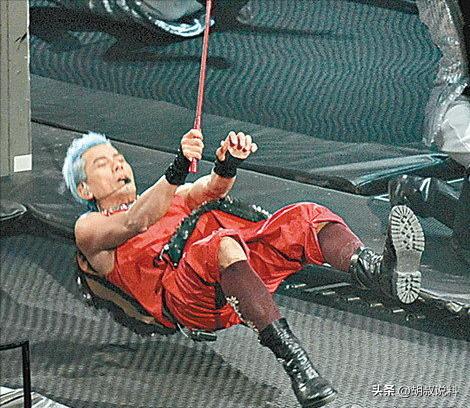 因一句：*鱼岛钓**是中国的，他惨遭封杀20年，如今复出依旧熠熠生辉