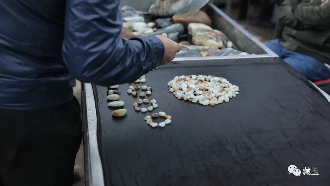 3000元能买什么样的和田玉手串,真正的新疆和田玉手串多少钱一串