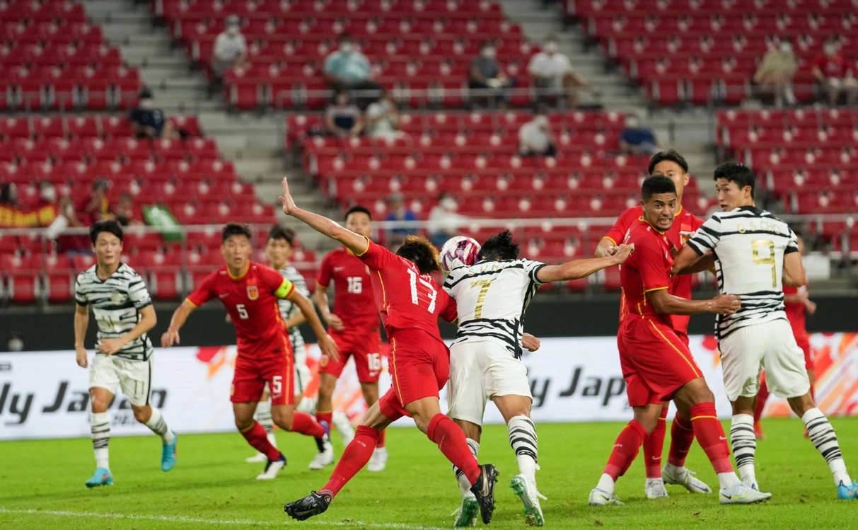 韩佳奇东亚杯扑救挡住了多少球,男足0:2不敌韩国无缘四强