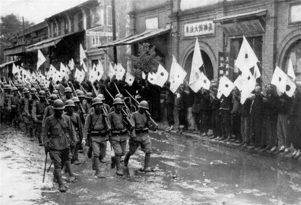 八路军夜间看到一只狼发现有埋伏,八路军遭鬼子追击