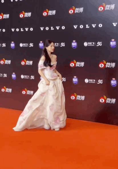 女明星为什么忍痛穿尖头高跟鞋,女明星穿超高防水台高跟鞋