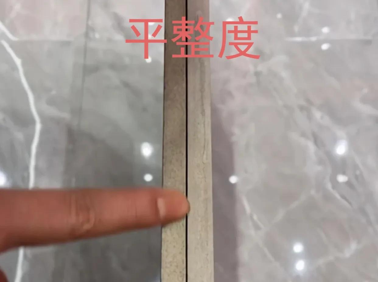 家里地板被换成地板砖,把木地板换成地砖后悔了