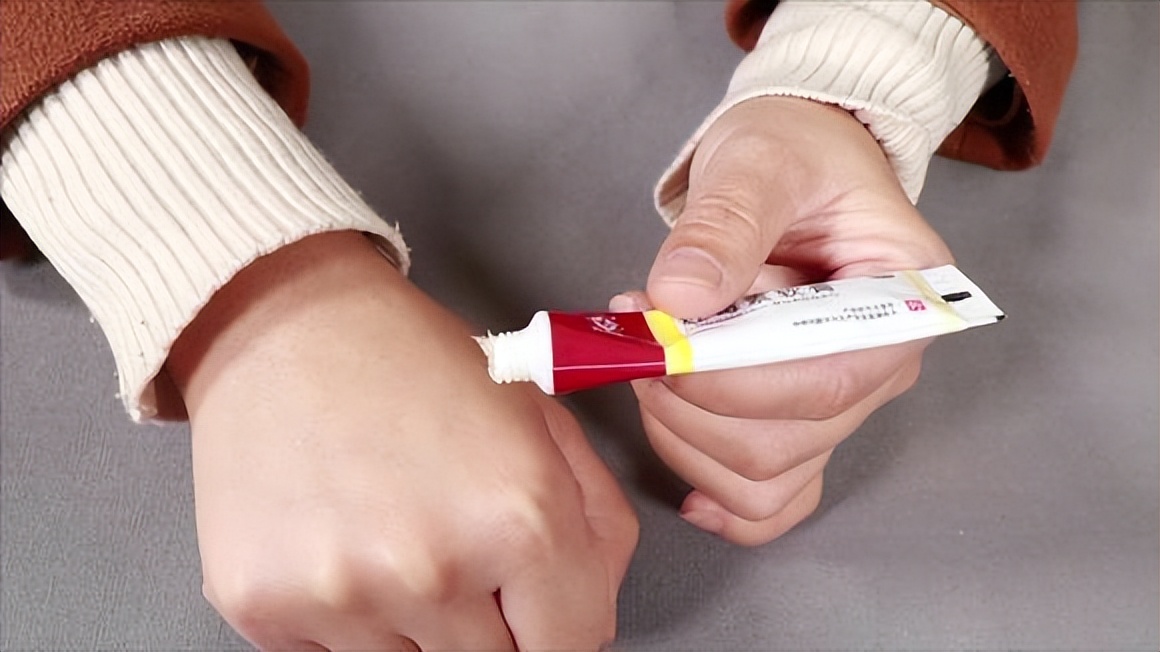 快速消除老年斑的小妙招红霉素,红霉素软膏可以去掉老人斑吗