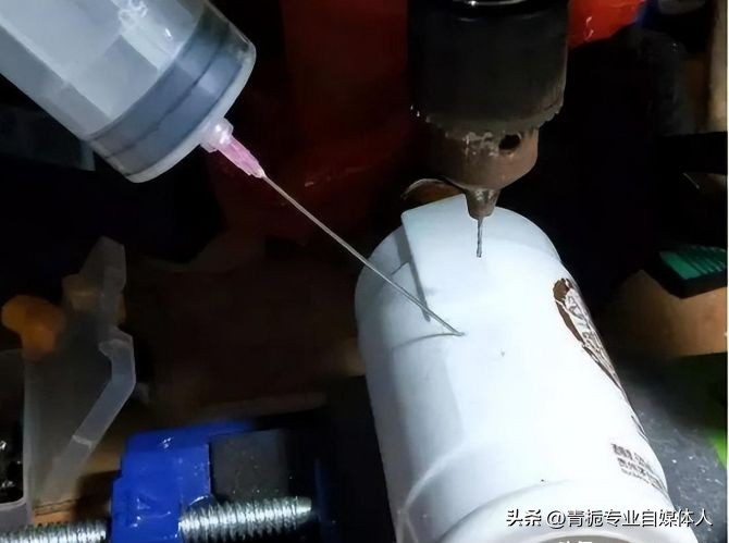 男子鉴定几十瓶假酒发飙,男子上门鉴定几十瓶假茅台发飙