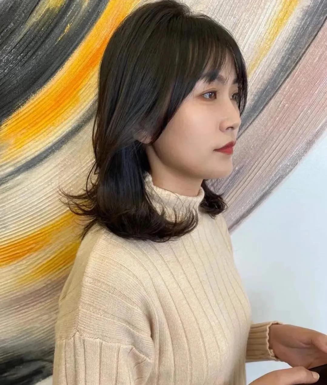 女生中长韩式浪漫气垫烫