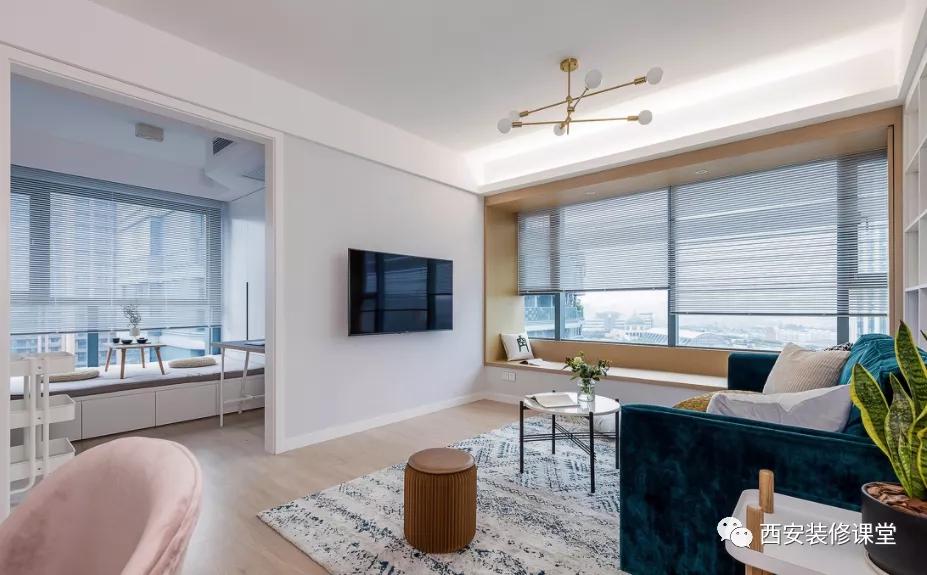 电视墙砸个门,客厅背景墙全砸