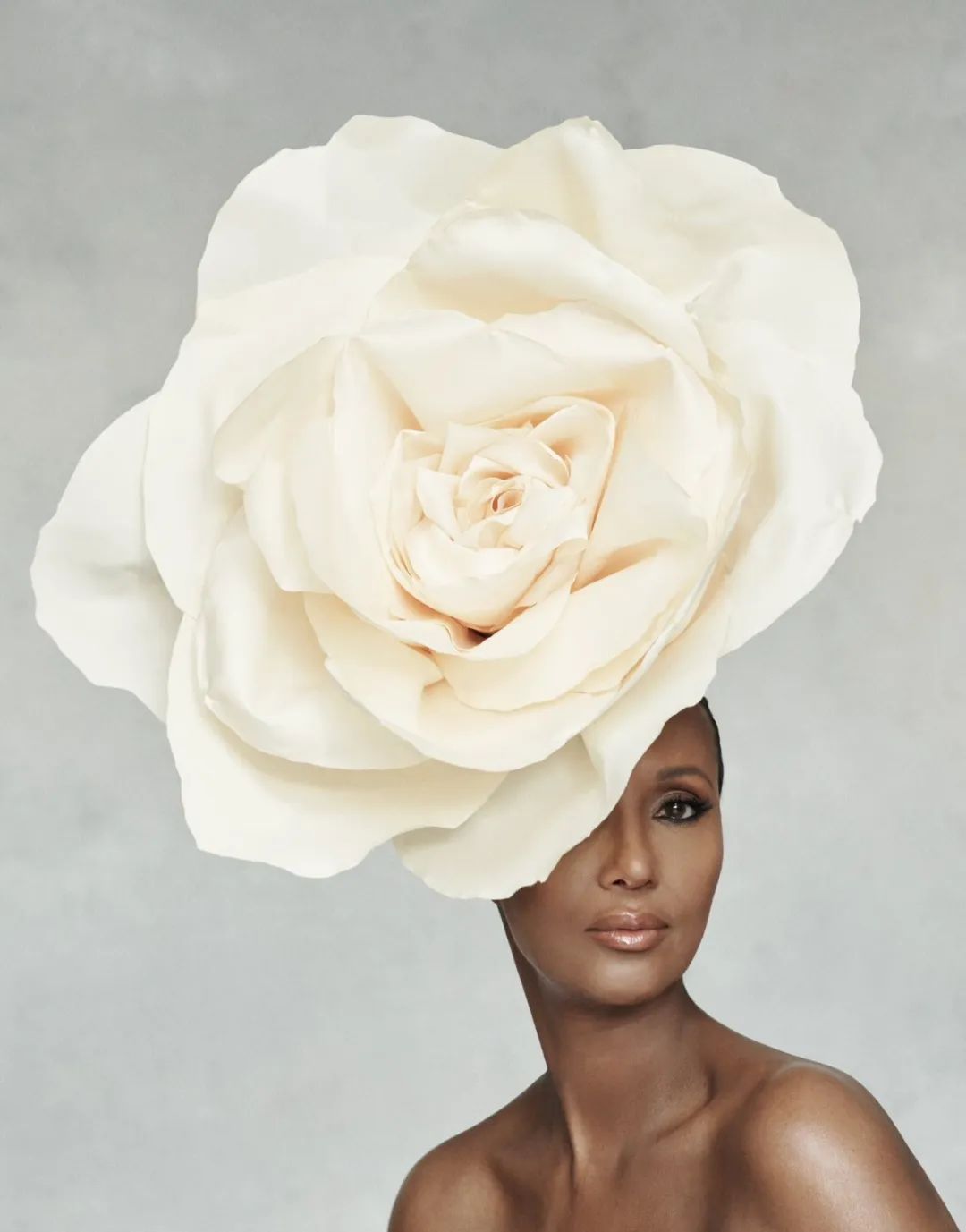 她真的做到了身居茅屋眼观全球，脚踩污泥胸怀天下！