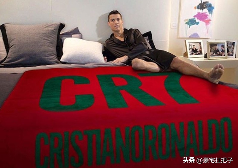 C罗9套豪宅曝光，女友花半小时才走到客厅，车库有超20辆顶级跑车