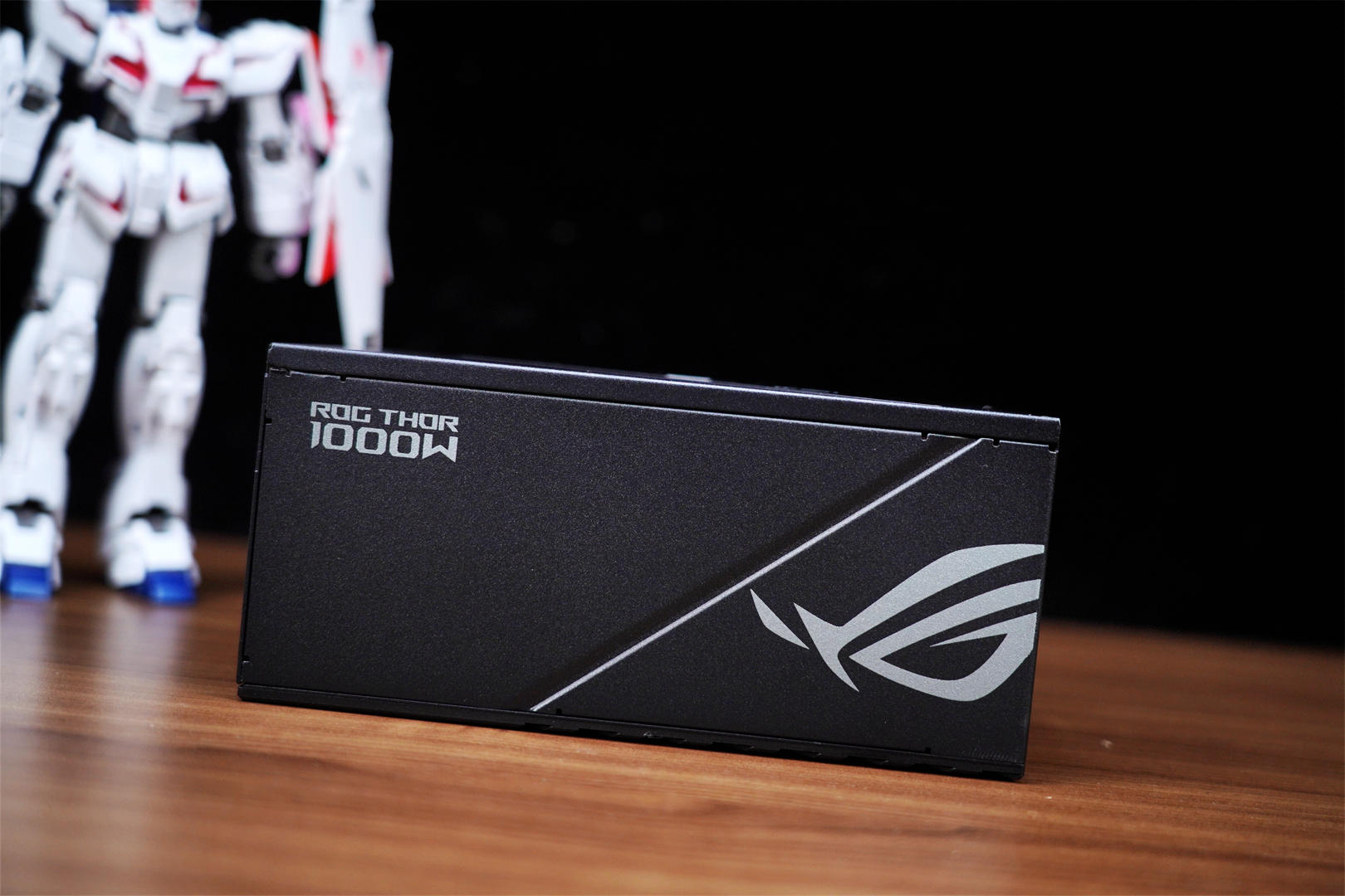 万事俱备，只等40系显卡上市，ROGTHOR1000PLATINUMII电源分享