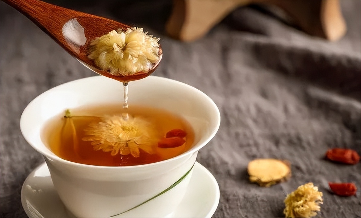 年龄大了不能喝菊花茶？建议：50岁后，牢记2喝3不喝，喝对好处多