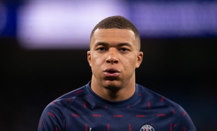 姆巴佩横空出世梅西无力回天,姆巴佩把梅西踢出巴黎成为新王