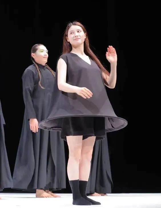 还记得《哥哥太爱我》的妹妹土屋太凤吗？她当妈妈啦！