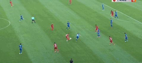 卧龙凤雏飞踢,卧龙凤雏后卫踢球视频