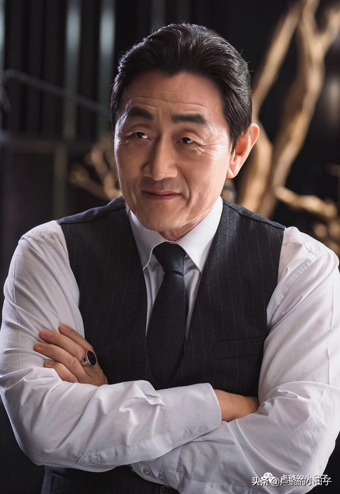 被渣男逼到流产差点自杀，从剧中穿搭就能看出女主复仇的野心