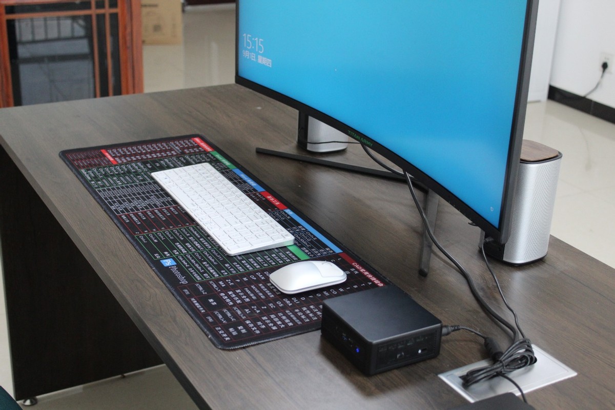 PC主机未来新形态，小身板大容量强性能，百应小黑评测