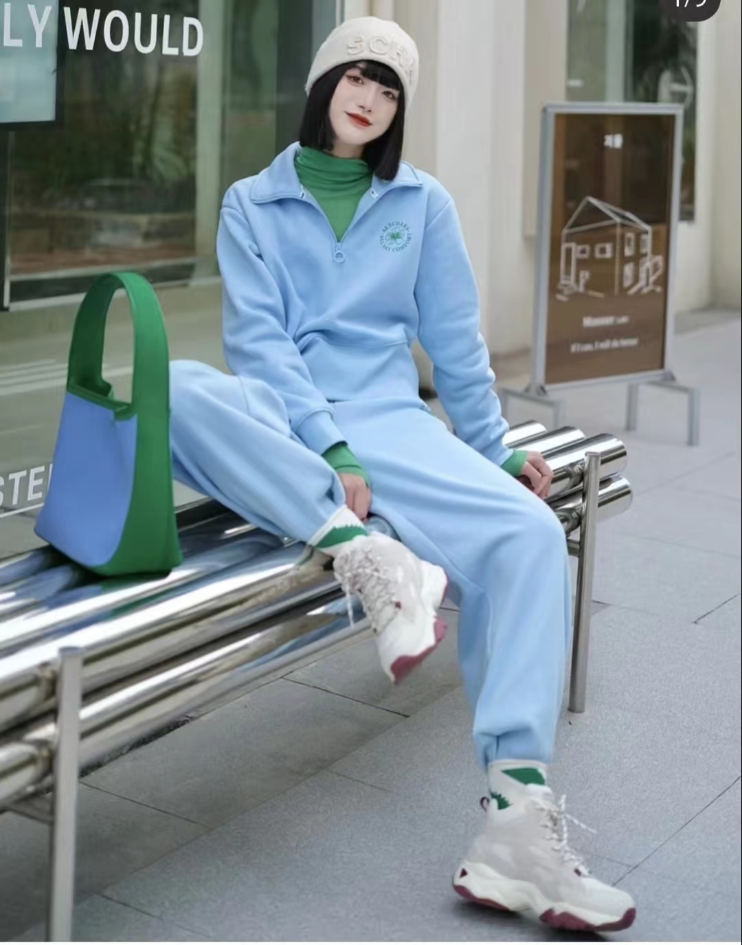 外套秋冬蓝色搭配什么颜色,秋冬比较显高级的颜色搭配