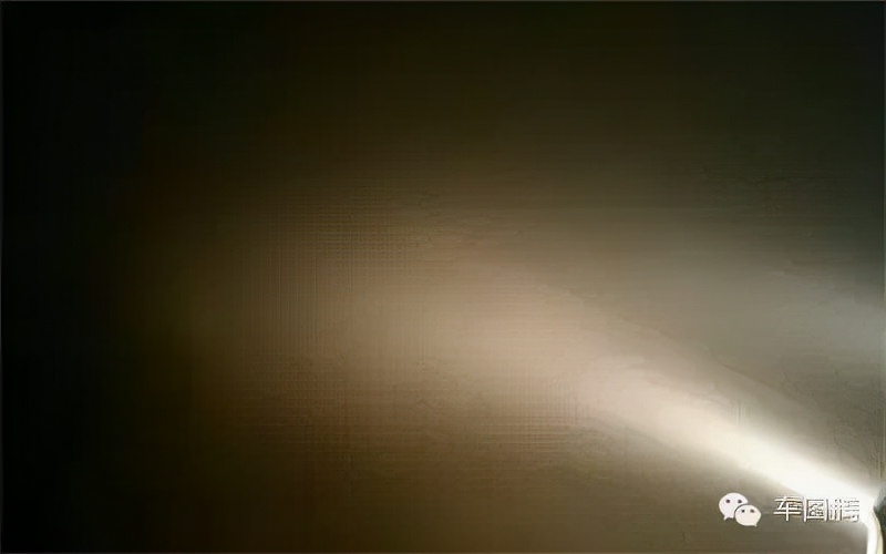 雾天开什么灯,雾天两车交会开什么灯