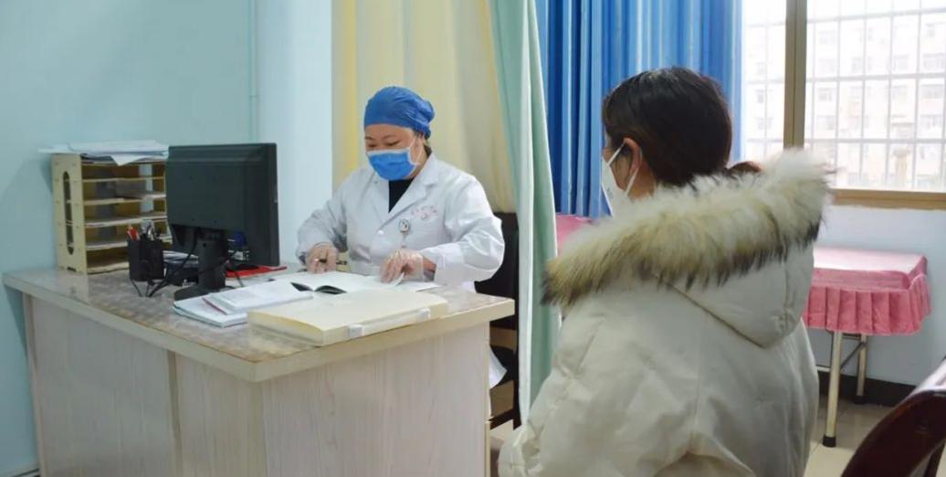 18岁乳腺疼痛怎么回事,乳房疼痛就是乳腺癌吗