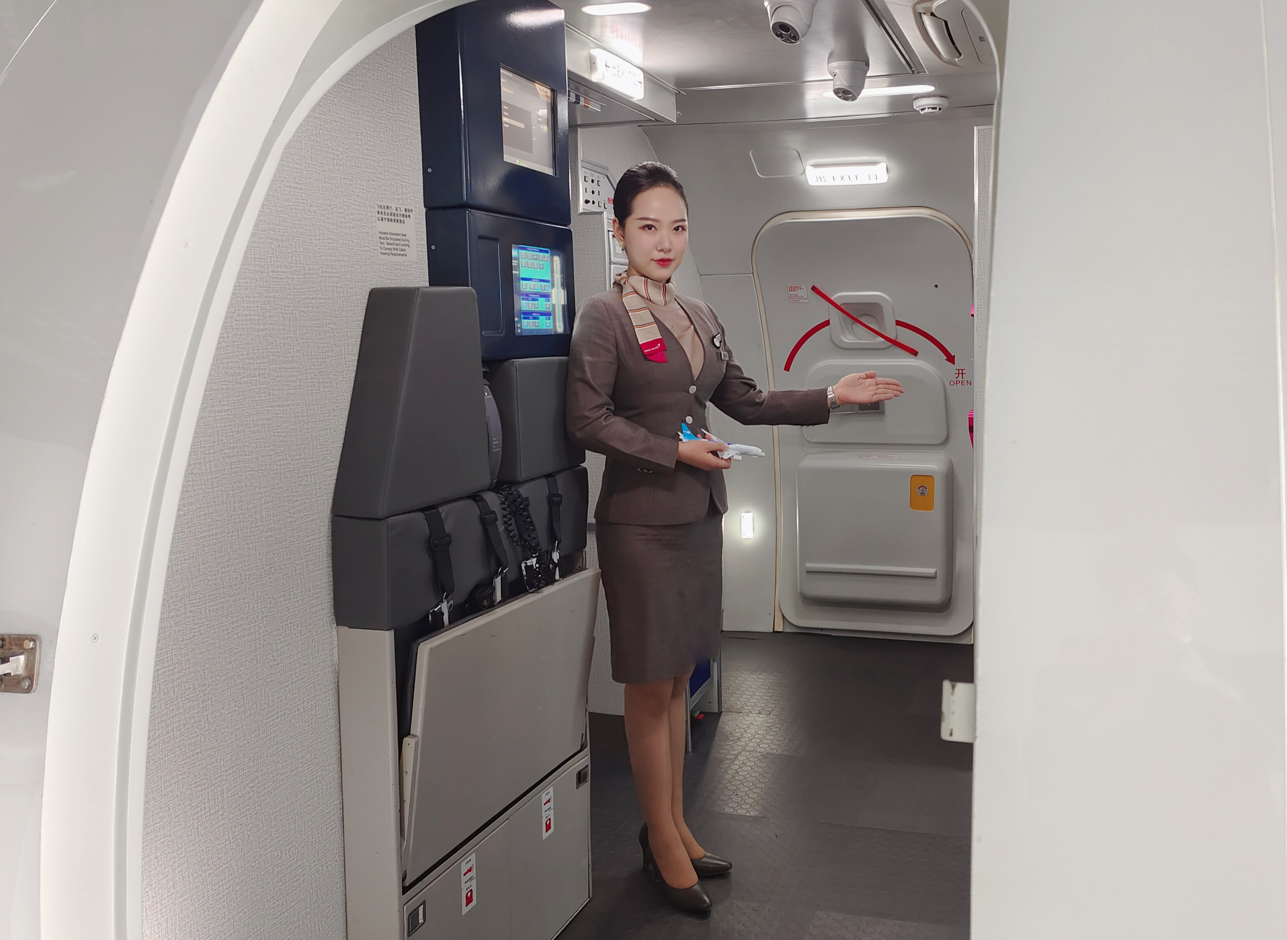 空姐辞职后从事什么职业,空姐退役后一般会从事什么工作