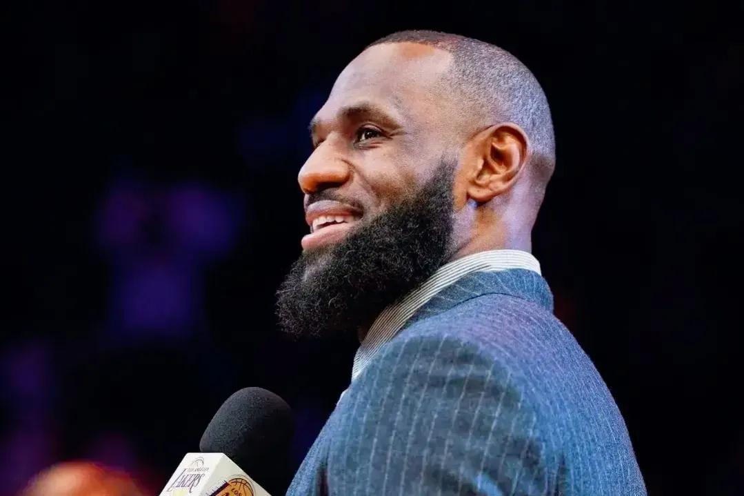 总决赛fmvp颁奖人比尔拉塞尔,比尔拉塞尔颁奖杜兰特fmvp