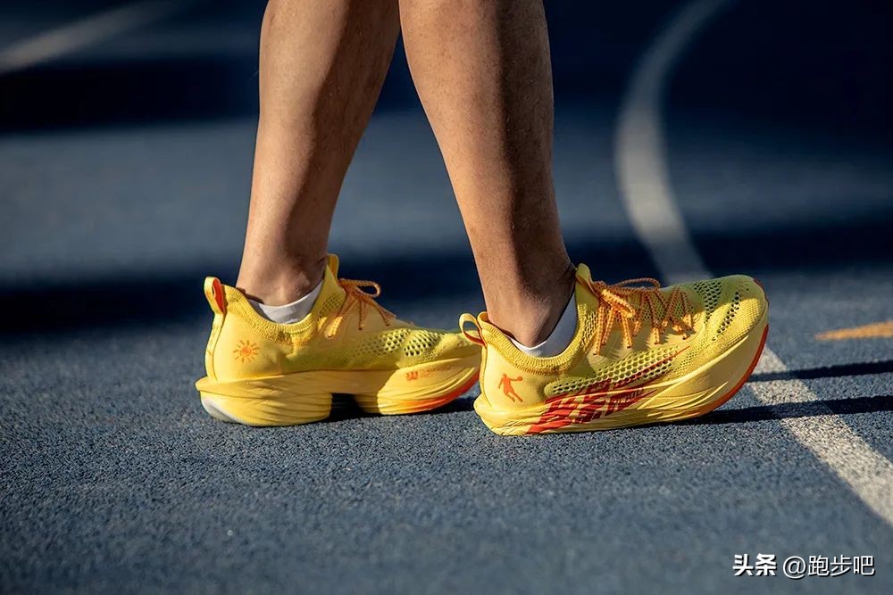 飞影pb3.0和飞影plaid有啥区别,中乔飞影pb3跑鞋
