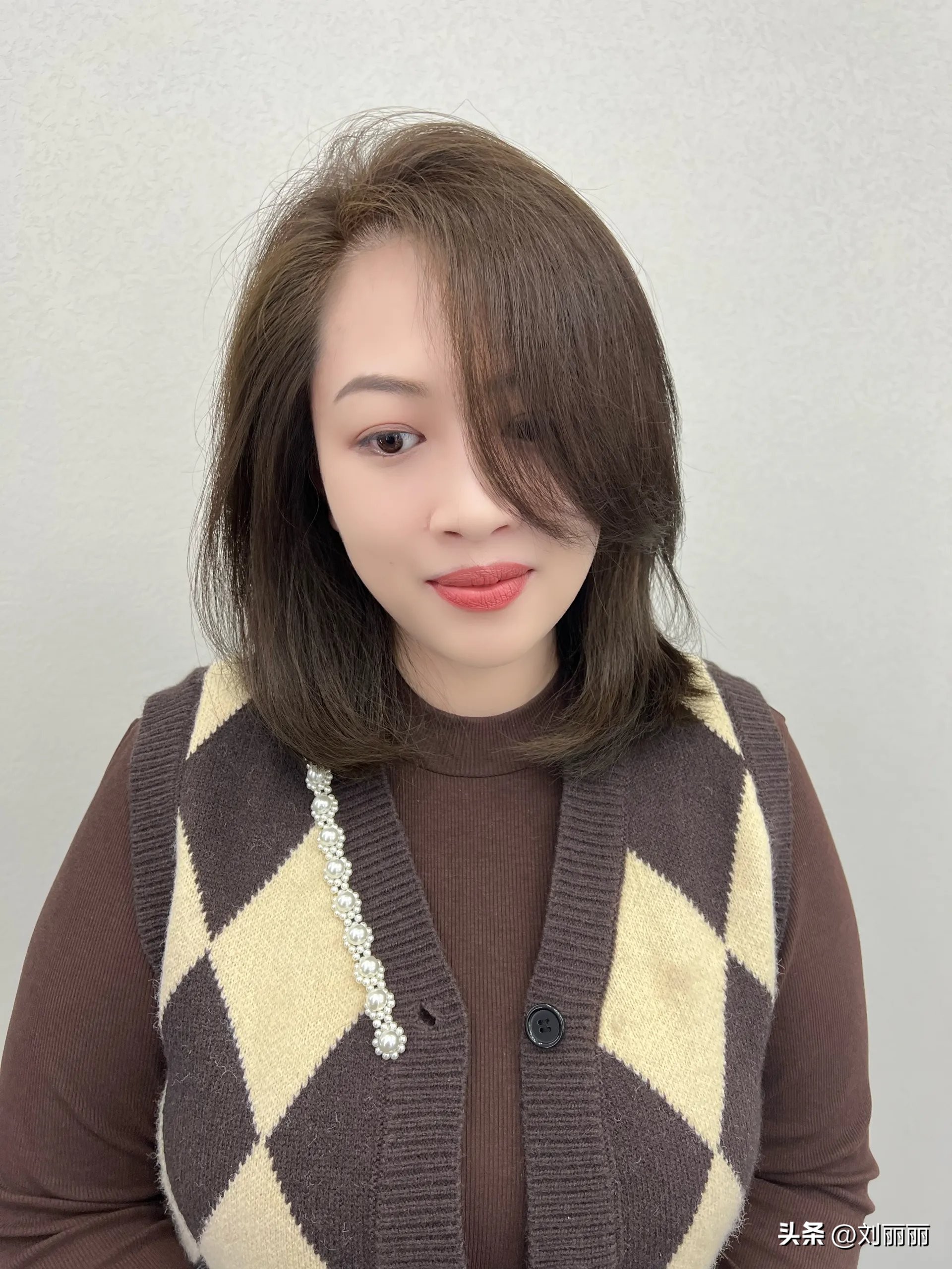 狼尾鲻鱼头锁骨发纹理烫女生,适合鹅蛋脸型的纹理烫短发