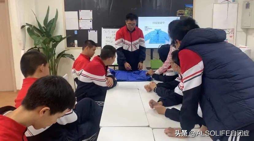 妈妈帮患自闭症女儿治疗,为自闭症女儿开了个康复机构