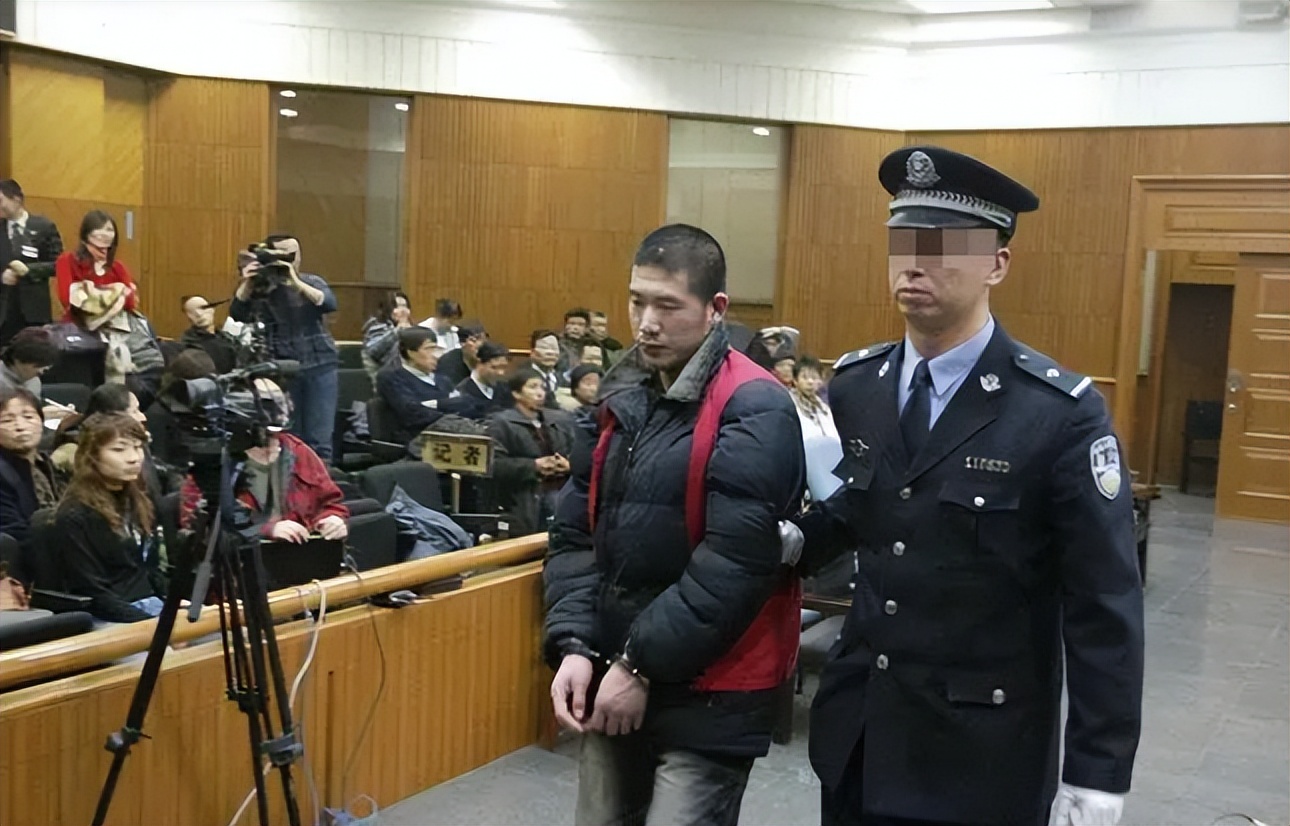 4名16岁男女火烧一女子*处私**，致其死亡，直言：我未成年，我怕啥