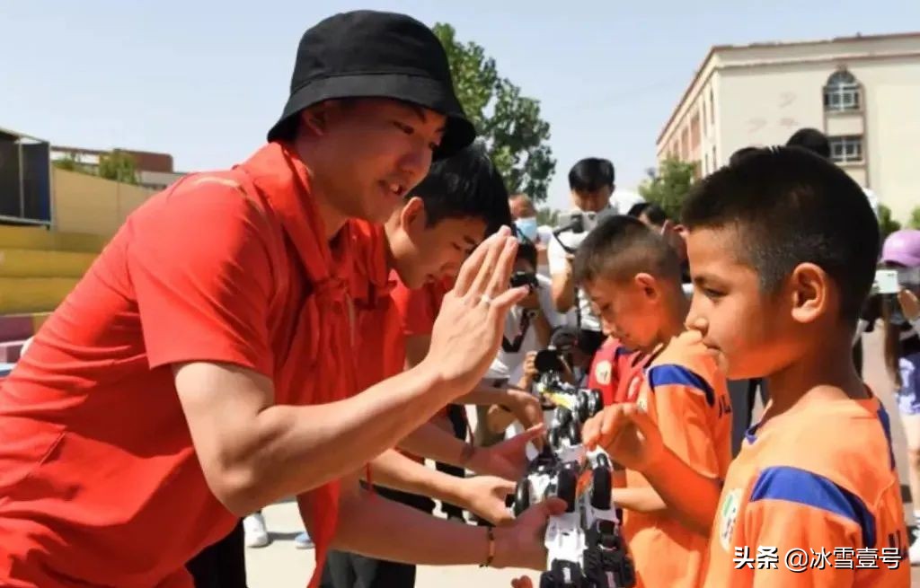北京冬奥冠军行首站来到新疆,冬奥冠军天山行喀什