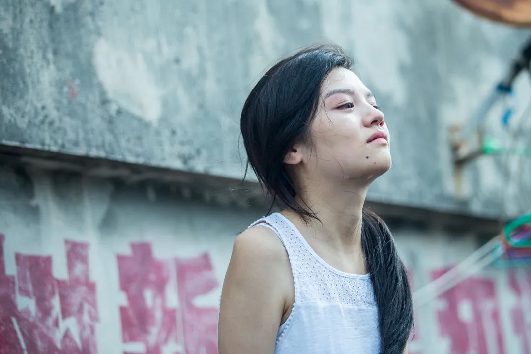 从港影港片看香港25年大变化,庆祝香港回归25年回忆港片