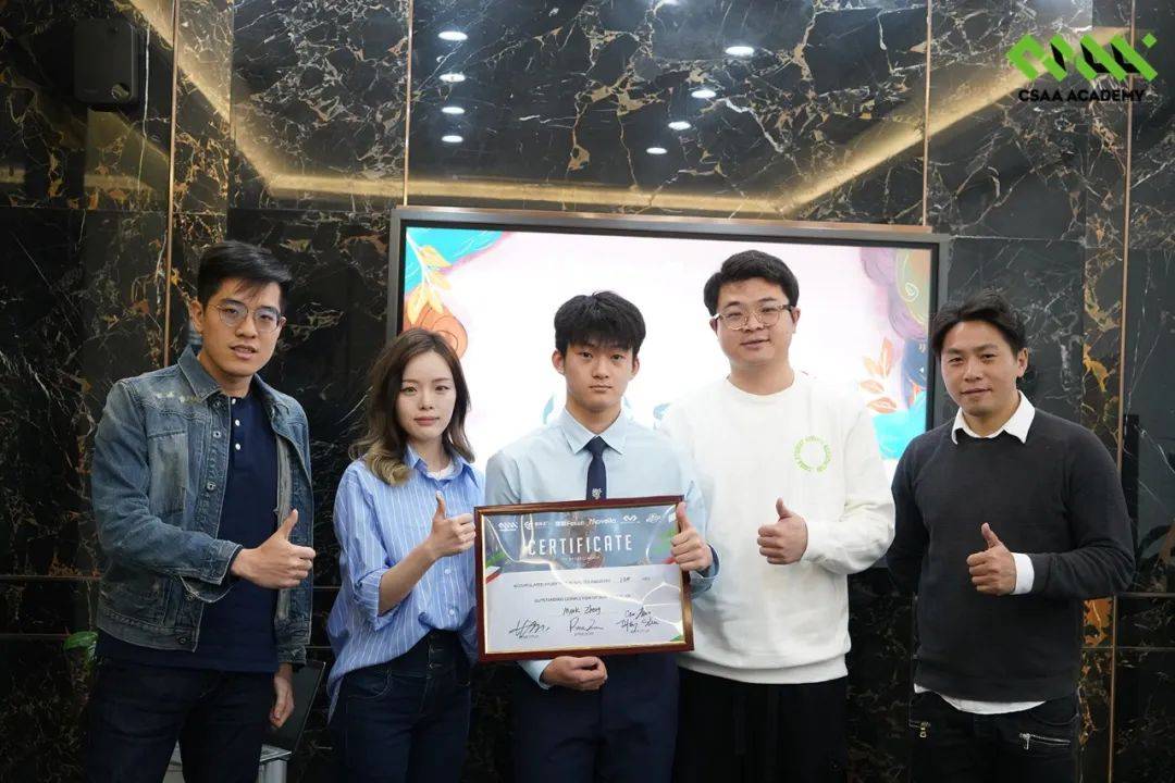 这个16岁的高中生，用6天搭建了一个未来品牌……