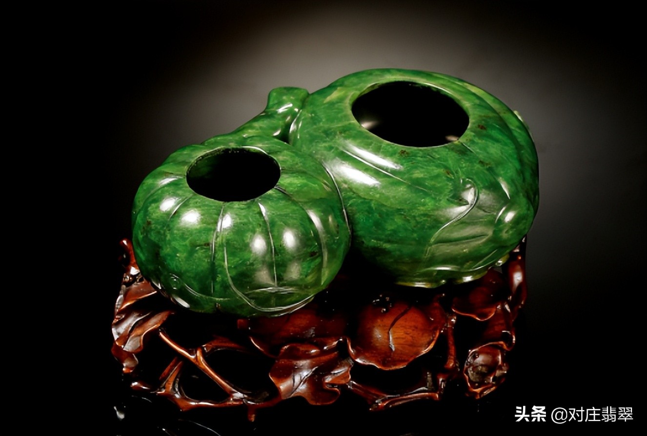 清代阳绿翡翠雕件,清代翡翠糯冰种雕件价格