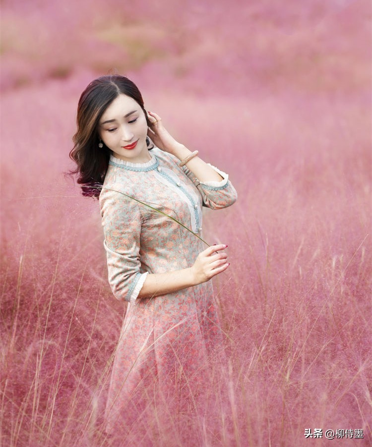 45岁如何拍照姿势好看,中年女性如何拍照最好看