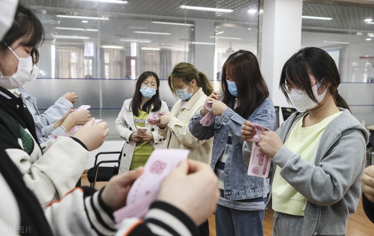 初中读完怎么选高中技校,成绩很差高中和技校怎么选择