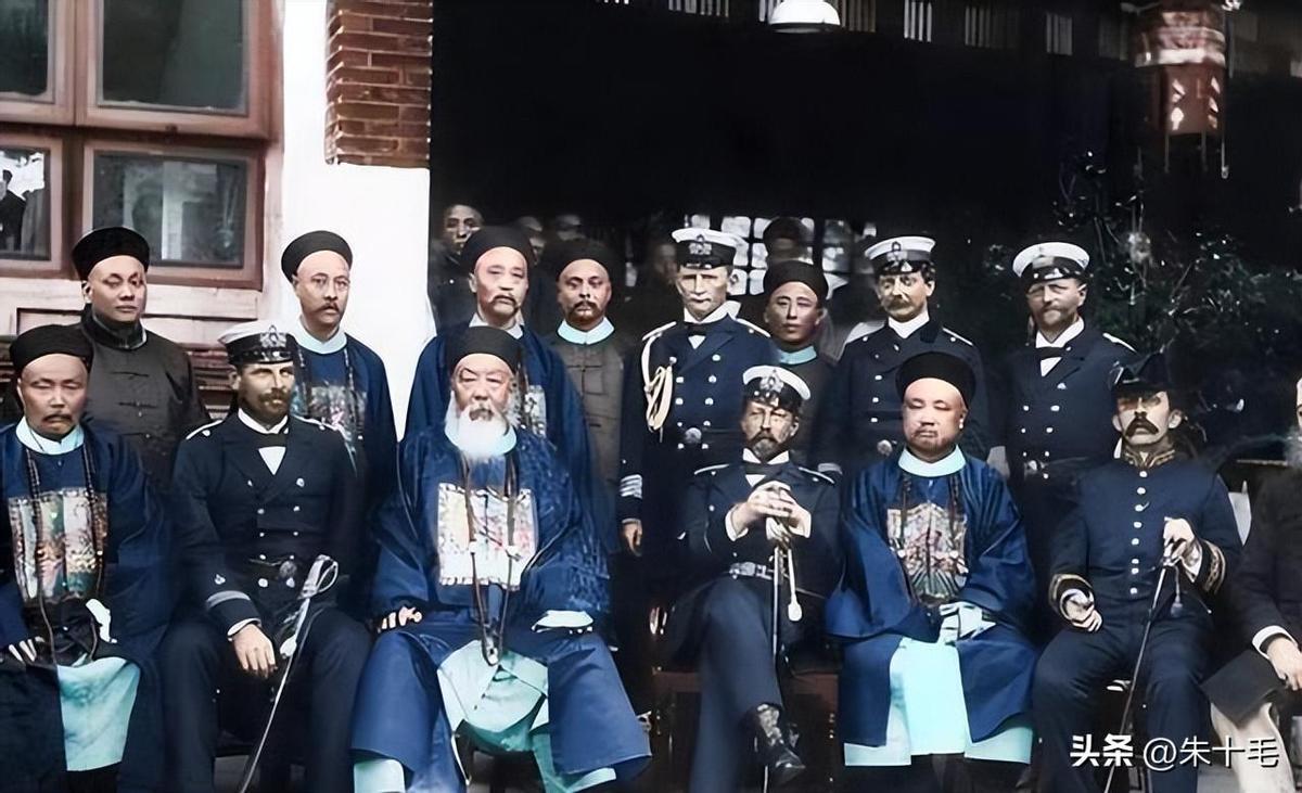 变态的纳粹德国，*光脱**犹太人女人衣服，集体*杀屠**!2