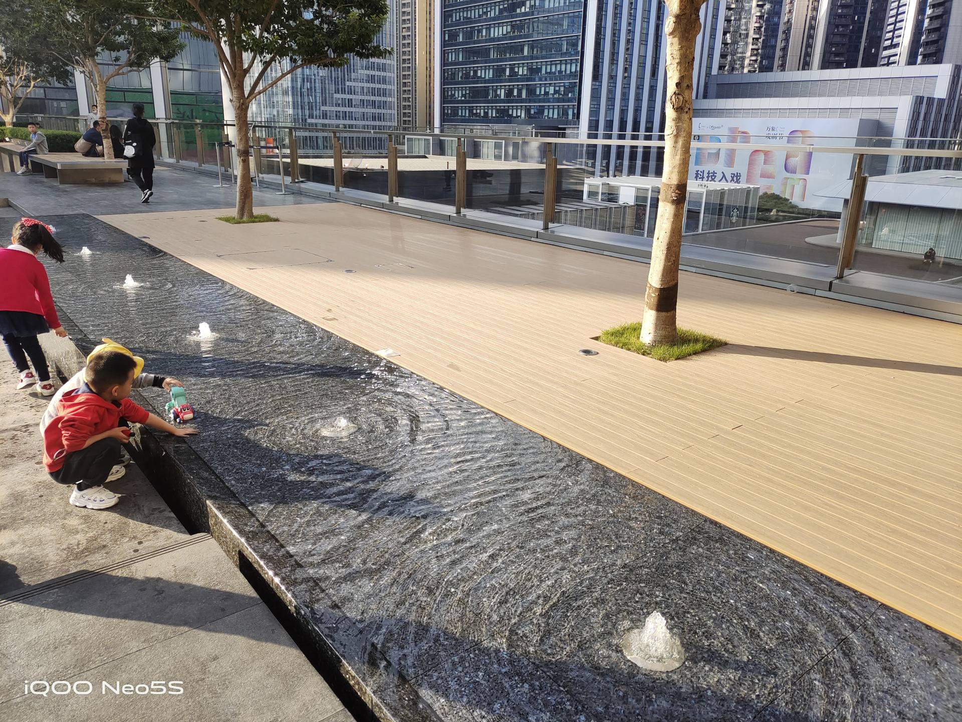 iqooneo5s测评对比一加9,iqooneo5s双芯旗舰