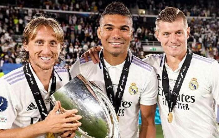 中场大师魔笛退役,魔笛和哈维谁的历史地位高