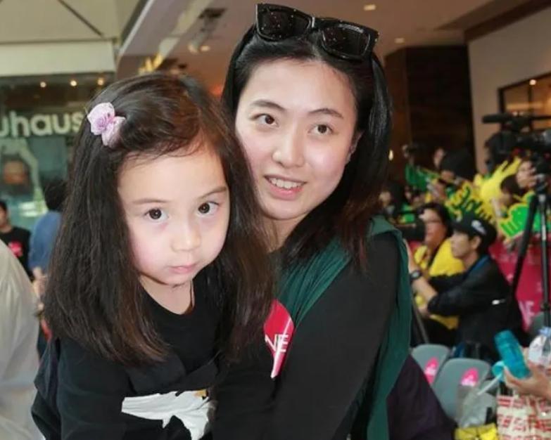 香港首富做慈善的是谁,香港女首富豪宅曝光