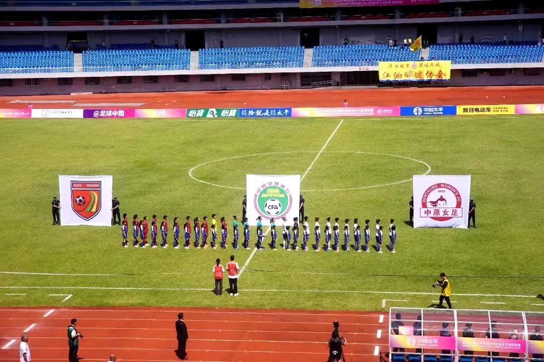 【洋渡快讯】洋渡女子小将以球童身份亮相“国内足球顶级赛事”