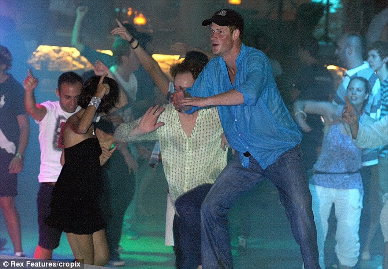 凯特参加威廉婚礼照片,凯特威廉甜蜜瞬间