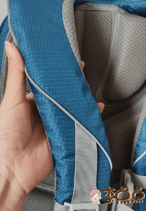 给小孩买奥特曼书包,给孩子们买奥特曼